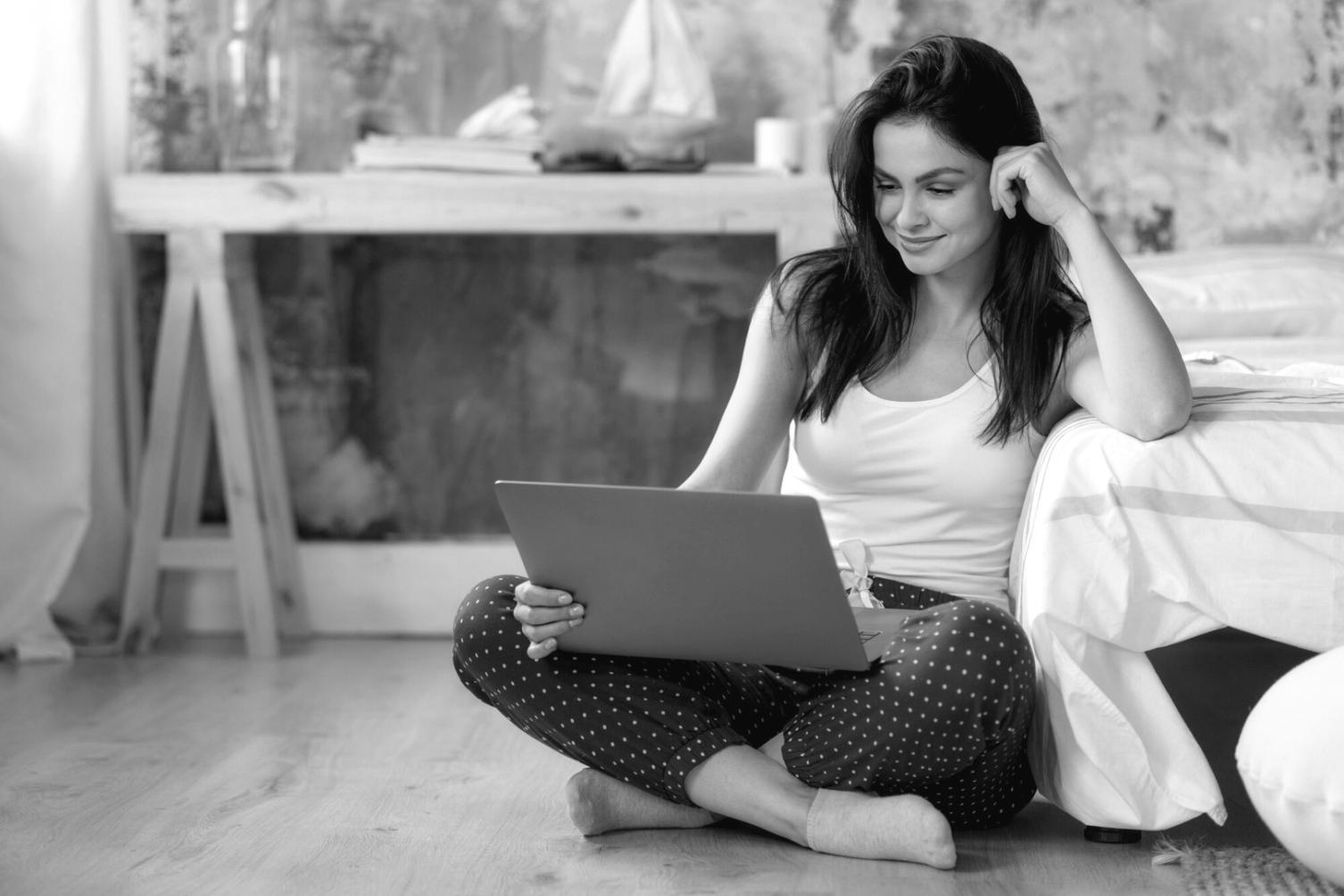 Vue d'ensemble d'un espace de modélisation financière montrant des écrans avec des scénarios détaillés